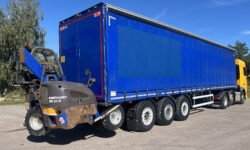 SDC Curtainsider With Moffett